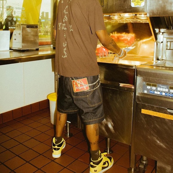 Travis Scott x Cactus Jack x McDonald’s Collaboration Smile Clutch crossbody bag - Picture 13 of 17